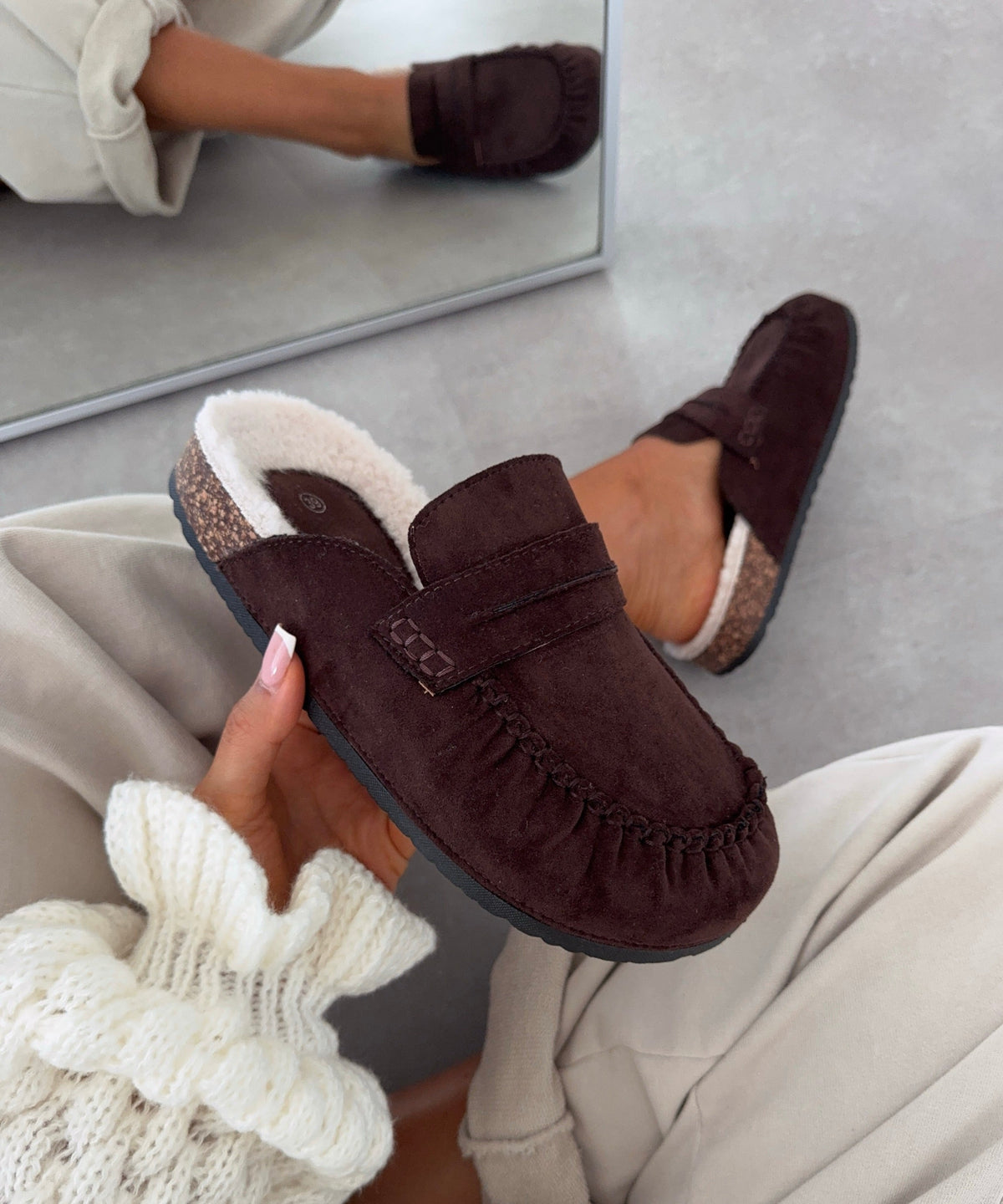 Elegante Fell-Mules Leni in Braun