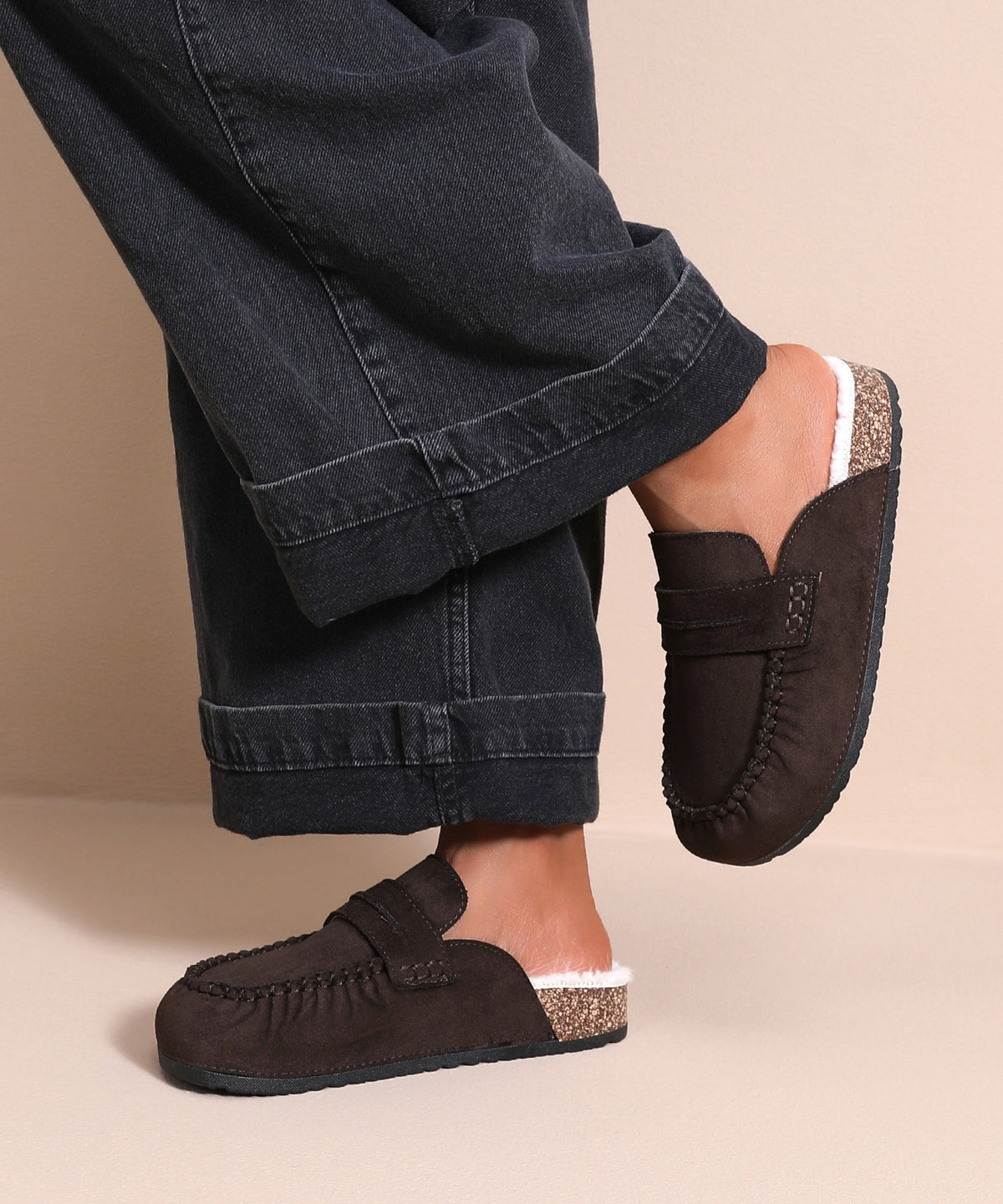 Elegante Fell-Mules Leni in Braun