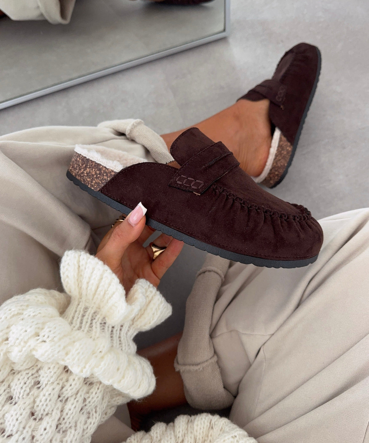 Elegante Fell-Mules Leni in Braun