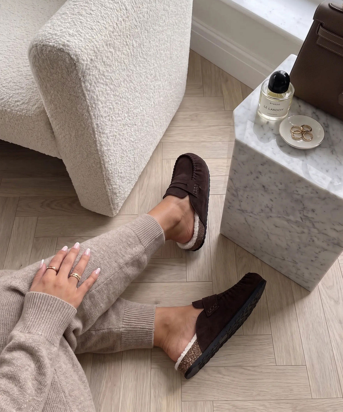 Elegante Fell-Mules Leni in Braun